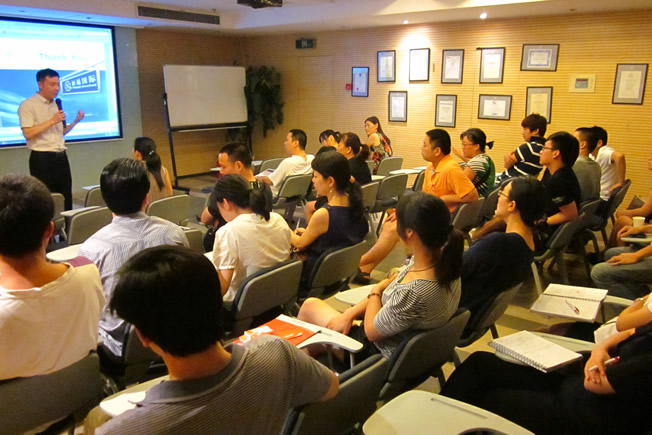 公司技術(shù)內(nèi)部培訓講解開關(guān)柜智能操控裝置工作原理實操練習